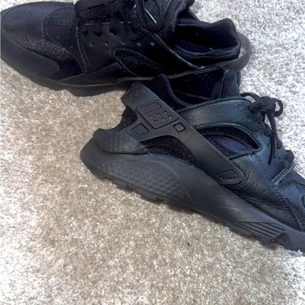 Nike Triple Black Huarache Shoes